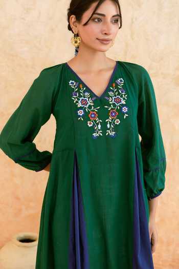 Shop_Myaara_Emerald Green Cotton V-neck Color Block Kurta And Pant Set _Online_at_Aza_Fashions