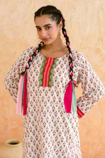 Myaara_White Cotton Round Neck, Yes Butti Print Kurta And Pant Set _at_Aza_Fashions