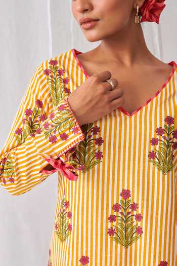 Shop_Myaara_Yellow Cotton V-neck Floral Butti Print Kurta And Pant Set _Online_at_Aza_Fashions
