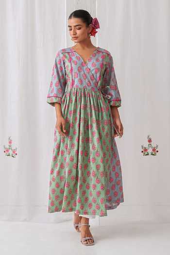 Myaara_Green Cotton V-neck, Yes Floral Print Angarkha Kurta Set _Online_at_Aza_Fashions