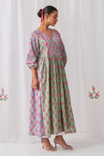 Buy_Myaara_Green Cotton V-neck, Yes Floral Print Angarkha Kurta Set _Online_at_Aza_Fashions