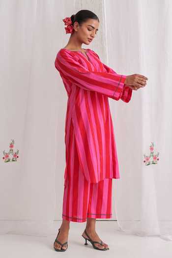 Buy_Myaara_Pink Cotton Keyhole Neck, Yes Linear Print Kurta And Pant Set _Online_at_Aza_Fashions