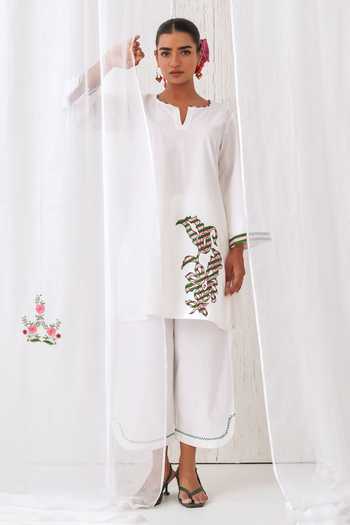 Buy_Myaara_White Cotton Keyhole Neck, Yes Embroidered Short Kurta And Pant Set 