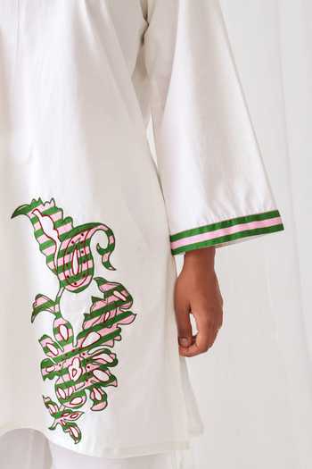 Shop_Myaara_White Cotton Keyhole Neck, Yes Embroidered Short Kurta And Pant Set 