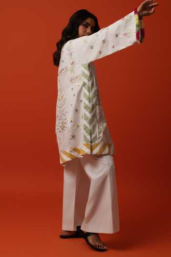 Buy_BO Tree_White Silk, Cotton Split V-neck Daisy Embroidered Kurta And Wide Leg Pant Set _Online_at_Aza_Fashions