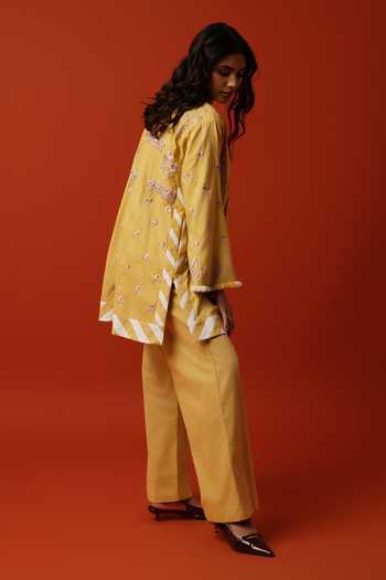 BO Tree_Yellow Cotton Split V-neck, Yes Aria Floral Embroidered Kurta And Pant Set _Online_at_Aza_Fashions