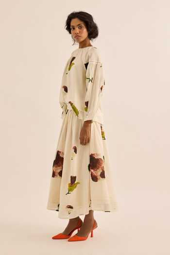 Buy Kharakapas Off White Muslin Boat Neck Clavel Abstratc Floral Print Blouse And Skirt Set Online at Aza Fashions Buy_Kharakapas_Off White Muslin Boat Neck Clavel Abstratc Floral Print Blouse And Skirt Set _Online_at_Aza_Fashions