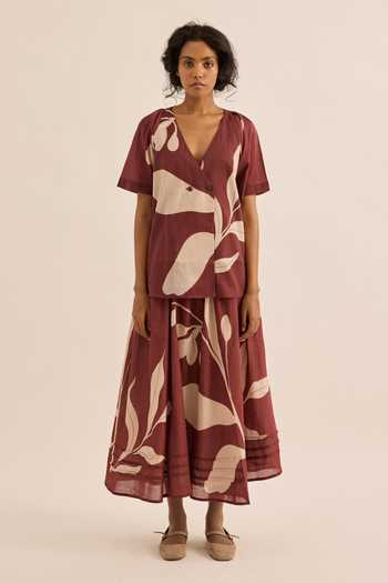 Kharakapas Off White Muslin V-neck Nerine Abstract Floral Print Top And Skirt Co-ord Set Online at Aza Fashions Kharakapas_Off White Muslin V-neck Nerine Abstract Floral Print Top And Skirt Co-ord Set _Online_at_Aza_Fashions