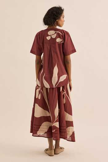Shop Kharakapas Off White Muslin V-neck Nerine Abstract Floral Print Top And Skirt Co-ord Set at Aza Fashions Shop_Kharakapas_Off White Muslin V-neck Nerine Abstract Floral Print Top And Skirt Co-ord Set _at_Aza_Fashions