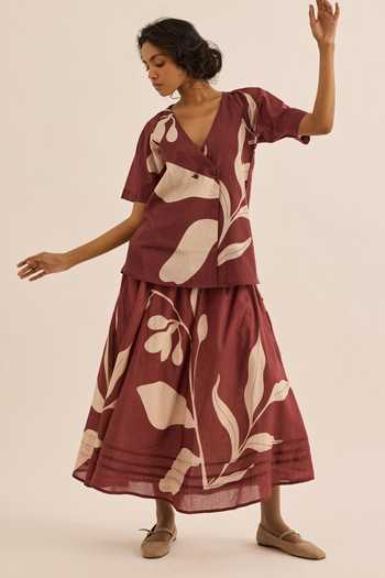 Shop_Kharakapas_Off White Muslin Nerine Bold Abstract Floral Print Skirt _Online_at_Aza_Fashions
