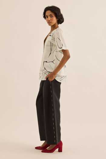 Kharakapas_Ivory Muslin V-neck Snowbound Abstract Print Top _Online_at_Aza_Fashions