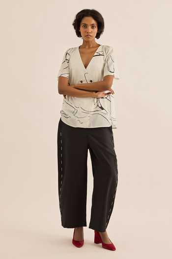 Kharakapas_Ivory Muslin V-neck Snowbound Abstract Print Top _at_Aza_Fashions