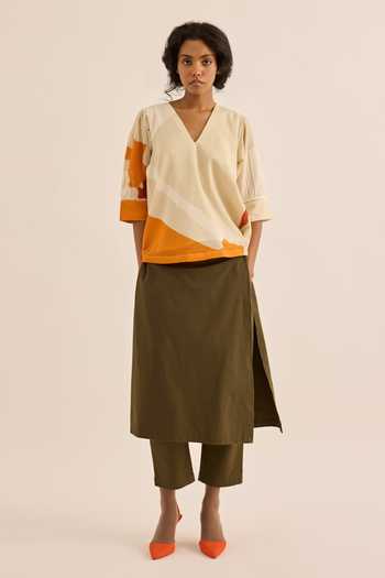 Kharakapas_Multi Color Muslin V-neck Ginger Lilly Abstract Print Top _Online_at_Aza_Fashions