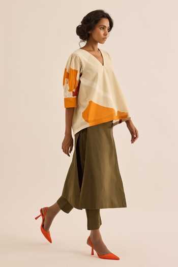 Shop_Kharakapas_Multi Color Muslin V-neck Ginger Lilly Abstract Print Top _Online_at_Aza_Fashions