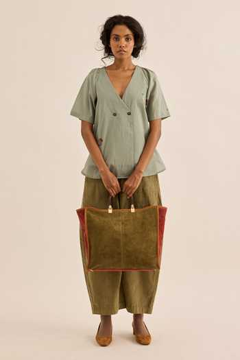 Kharakapas Green Muslin (mulmul) V-neck Sagebrush Scattered Floral Motif Top at Aza Fashions Kharakapas_Green Muslin (mulmul) V-neck Sagebrush Scattered Floral Motif Top _at_Aza_Fashions