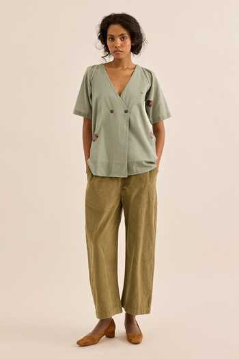 Buy Kharakapas Green Muslin (mulmul) V-neck Sagebrush Scattered Floral Motif Top Buy_Kharakapas_Green Muslin (mulmul) V-neck Sagebrush Scattered Floral Motif Top