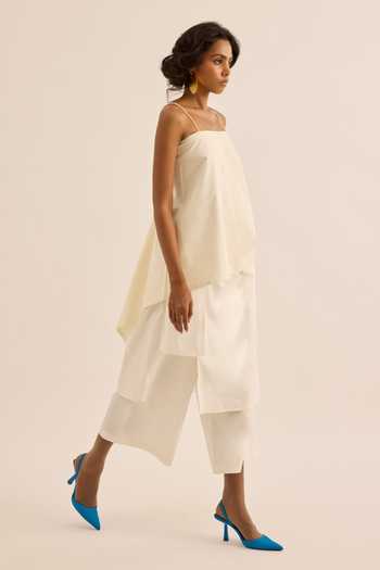 Kharakapas Ivory Muslin (mulmul) Square Neck Casper Strappy Camisole Top at Aza Fashions Kharakapas_Ivory Muslin (mulmul) Square Neck Casper Strappy Camisole Top _at_Aza_Fashions
