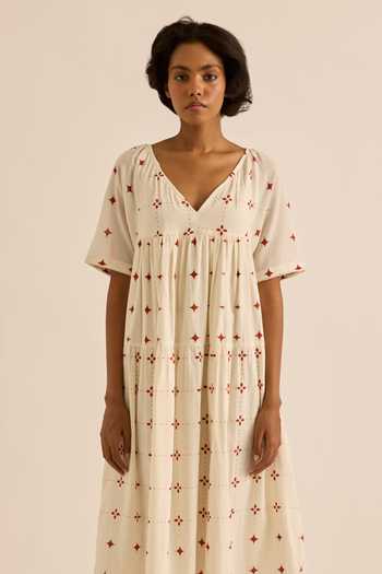 Buy Kharakapas Red Muslin (mulmul) V-neck Starveil Geometric Pattern Dress Online at Aza Fashions Buy_Kharakapas_Red Muslin (mulmul) V-neck Starveil Geometric Pattern Dress _Online_at_Aza_Fashions