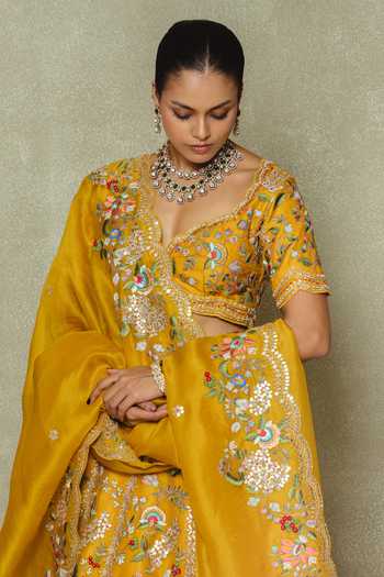 Vedant G Yellow Organza Sweetheart Neck Embroidered Lehenga Set Online at Aza Fashions Vedant G_Yellow Organza Sweetheart Neck Embroidered Lehenga Set _Online_at_Aza_Fashions