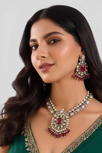 Auraa Trends Kundan Embellished Necklace Set