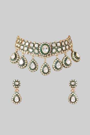 Shop Auraa Trends Green Emerald Kundan Choker Necklace Set Online at Aza Fashions Shop_Auraa Trends_Green Emerald Kundan Choker Necklace Set _Online_at_Aza_Fashions