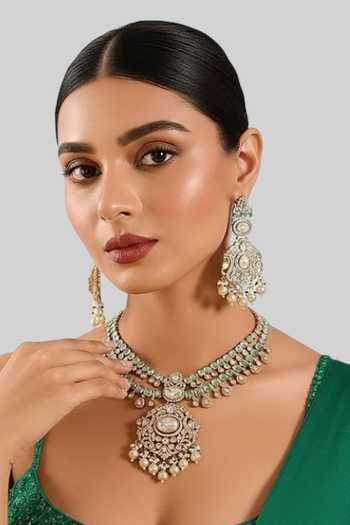 Auraa Trends Kundan Embellished Necklace Set