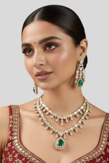 Auraa Trends Kundan Embellished Necklace Set