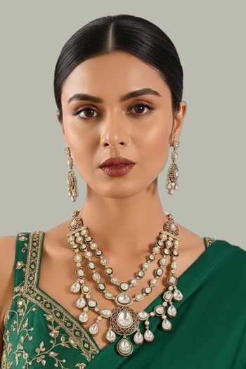 Auraa Trends Kundan Studded Necklace Set 