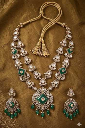 Auraa Trends Green Kundan Necklace Set