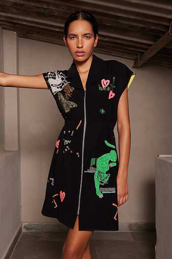 Buy Shahin Mannan Black Crepe V-, Collared Funky Panther Robe Dress Online at Aza Fashions Buy_Shahin Mannan_Black Crepe V-, Collared Funky Panther Robe Dress _Online_at_Aza_Fashions