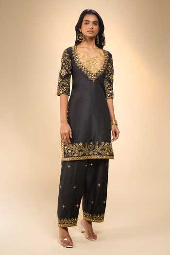 Samyukta Singhania Black Silk, Net, Dupion V-neck, Yes Contrast Embroidered Yoke Kurta Set at Aza Fashions Samyukta Singhania_Black Silk, Net, Dupion V-neck, Yes Contrast Embroidered Yoke Kurta Set _at_Aza_Fashions