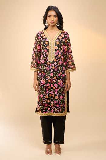 Samyukta Singhania_Black Net V-neck Machine Embroidery Straight Kurta Set With Dupatta _Online_at_Aza_Fashions
