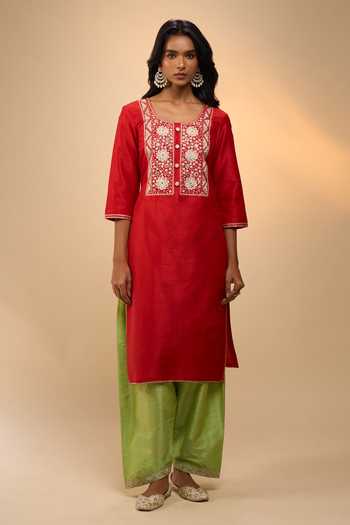 Samyukta Singhania_Green Silk Round Neck Embroidered Yoke Kurta Set  _Online_at_Aza_Fashions
