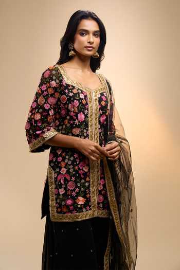 Samyukta Singhania Black Net Square Neck Machine Embroidered Floral Kurta Set With Dupatta Online at Aza Fashions Samyukta Singhania_Black Net Square Neck Machine Embroidered Floral Kurta Set With Dupatta _Online_at_Aza_Fashions
