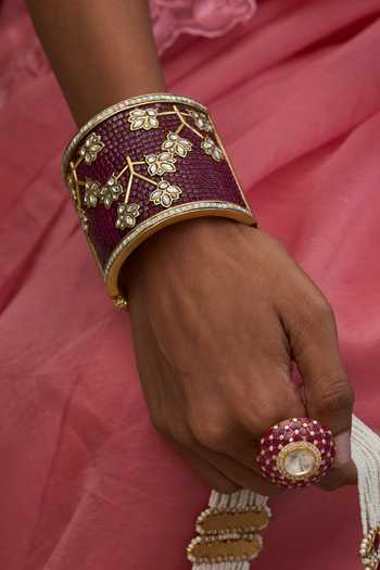 Preeti Mohan Jaanvi Kundan Kada Bangle 