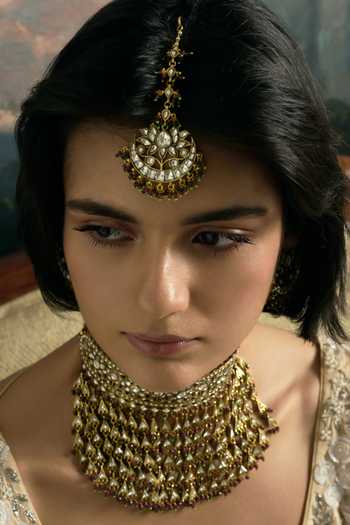 Preeti Mohan Hridya Kundan Embellished Maangtikka 