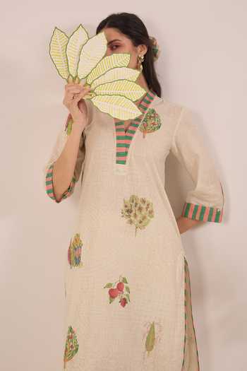 Shivani Bhargava Cream Cotton Notched Neck Gulposh Nature Print Kurta And Pant Set at Aza Fashions Shivani Bhargava_Cream Cotton Notched Neck Gulposh Nature Print Kurta And Pant Set _at_Aza_Fashions