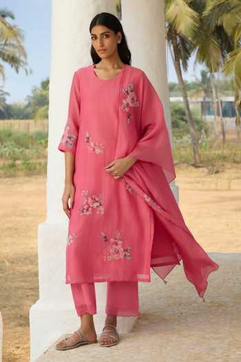 Vaayu Rose Applique Kurta Set 