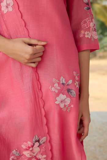 Vaayu Pink Muslin, Cotton Round Neck, Yes Rose Applique Kurta Set Online at Aza Fashions Vaayu_Pink Muslin, Cotton Round Neck, Yes Rose Applique Kurta Set _Online_at_Aza_Fashions
