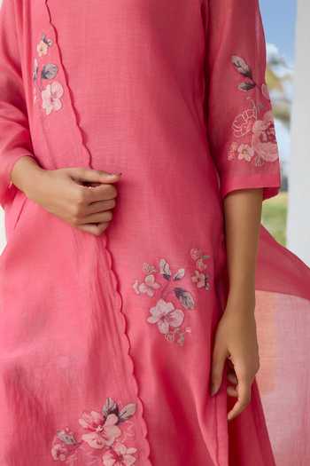 Buy Vaayu Pink Muslin, Cotton Round Neck, Yes Rose Applique Kurta Set Online at Aza Fashions Buy_Vaayu_Pink Muslin, Cotton Round Neck, Yes Rose Applique Kurta Set _Online_at_Aza_Fashions