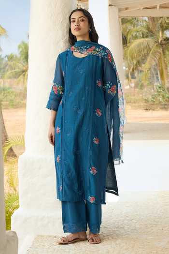 Vaayu Sapphire Thread Embroidered Kurta Set 
