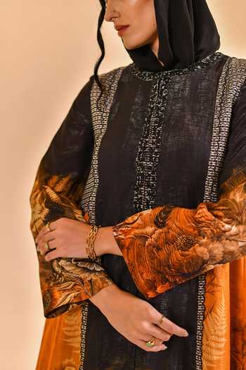Bhanuni By Jyoti_Black Viscose Round Neck Duskwood Print Abaya _at_Aza_Fashions