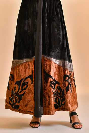 Bhanuni By Jyoti_Black Viscose Mandarin Collar Nightfall Muse Printed Abaya _at_Aza_Fashions