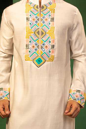Design O Stitch White Linen Mirrors, Embroidery Kurta Set For Kids For Kids Online at Aza Fashions Design O Stitch_White Linen Mirrors, Embroidery Kurta Set For Kids For Kids_Online_at_Aza_Fashions