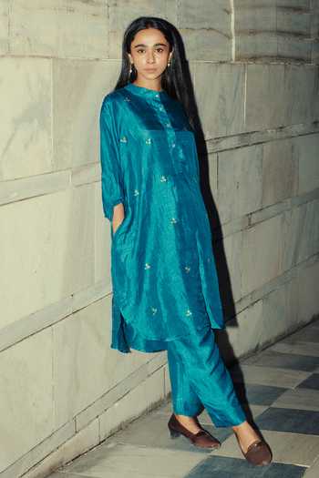Shop Inkpikle Blue Silk Mandarin Collar Mulberry Kurta Set Shop_Inkpikle_Blue Silk Mandarin Collar Mulberry Kurta Set