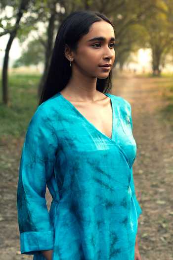 Buy Inkpikle Blue Silk V-neck, Yes Hand Spun Mulberry Kurta Set Online at Aza Fashions Buy_Inkpikle_Blue Silk V-neck, Yes Hand Spun Mulberry Kurta Set _Online_at_Aza_Fashions