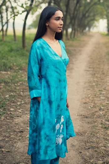 Shop Inkpikle Blue Silk V-neck, Yes Hand Spun Mulberry Kurta Set Online at Aza Fashions Shop_Inkpikle_Blue Silk V-neck, Yes Hand Spun Mulberry Kurta Set _Online_at_Aza_Fashions