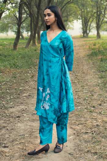 Buy Inkpikle Blue Silk V-neck, Yes Hand Spun Mulberry Kurta Set Buy_Inkpikle_Blue Silk V-neck, Yes Hand Spun Mulberry Kurta Set
