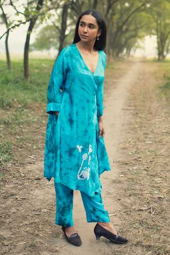 Shop Inkpikle Blue Silk V-neck, Yes Hand Spun Mulberry Kurta Set Shop_Inkpikle_Blue Silk V-neck, Yes Hand Spun Mulberry Kurta Set
