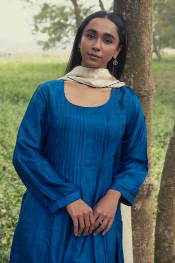 Buy_Inkpikle_Blue Silk Scoop Neck Pintuck Bodice Straight Kurta Set 